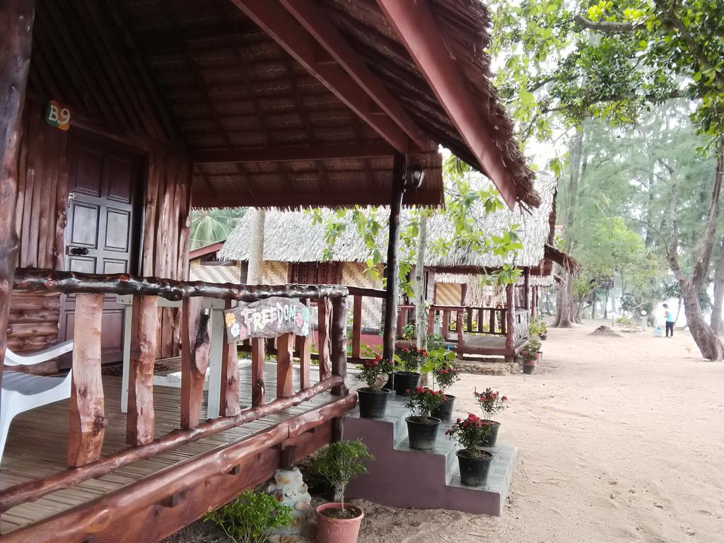 Kohjum Freedom Resort Koh Jum Zewnętrze zdjęcie