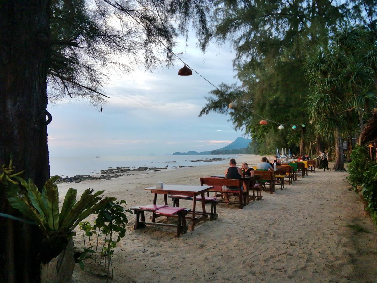 Kohjum Freedom Resort Koh Jum Zewnętrze zdjęcie