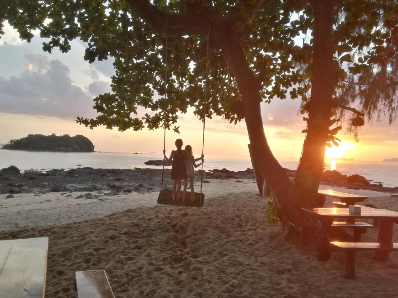 Kohjum Freedom Resort Koh Jum Zewnętrze zdjęcie