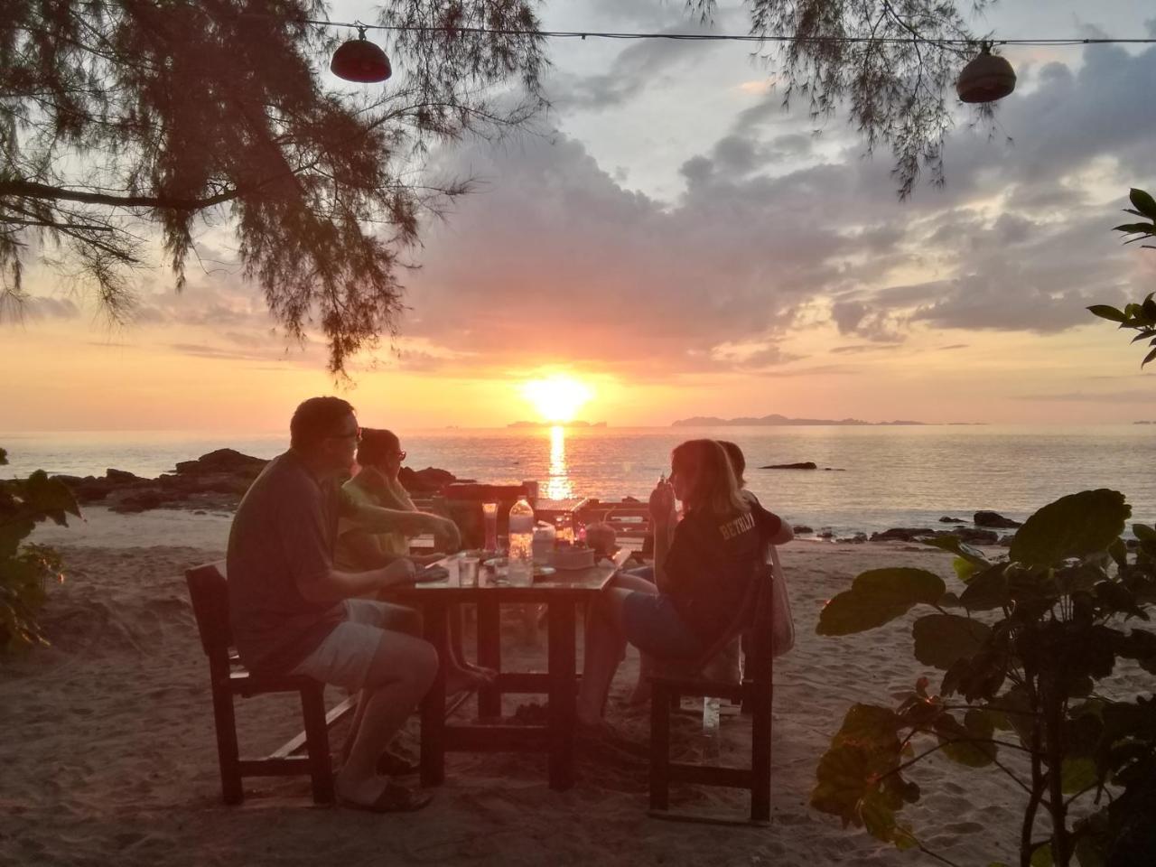 Kohjum Freedom Resort Koh Jum Zewnętrze zdjęcie